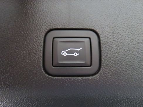 Used 2024 GMC Yukon SLT w/ SLT Luxury Package AWD/4WD image 46
