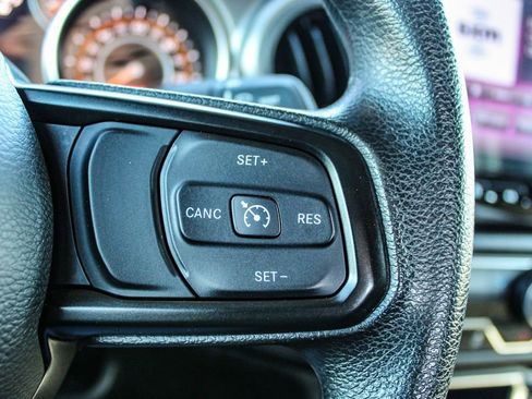 Used 2022 Jeep Gladiator Sport image 23