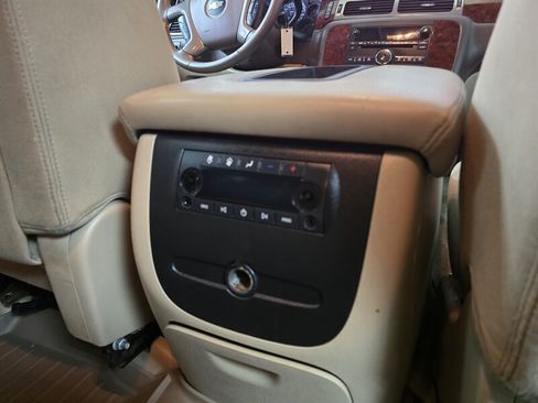 Used 2014 Chevrolet Suburban LS w/ All-Star Edition AWD/4WD image 21