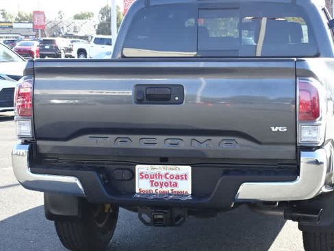 Certified 2023 Toyota Tacoma TRD Off-Road AWD/4WD image 14