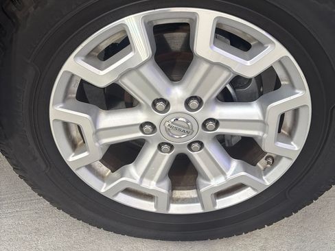 Used 2017 Nissan Titan SV RWD image 6