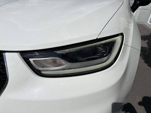 Used 2024 Chrysler Pacifica Touring-L FWD image 10