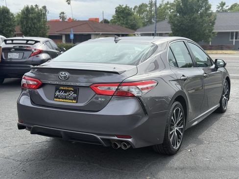 Used 2019 Toyota Camry SE FWD image 5