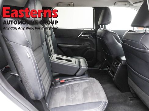 Used 2024 Mitsubishi Outlander SE image 23