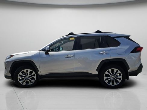 Used 2022 Toyota RAV4 XLE Premium AWD/4WD image 21