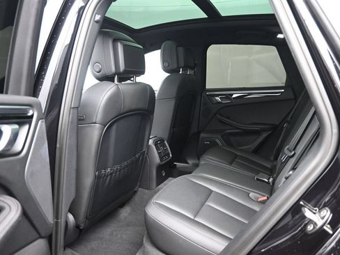 Used 2022 Porsche Macan AWD/4WD image 25