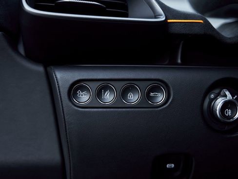 Used 2025 McLaren Artura Spider RWD image 53