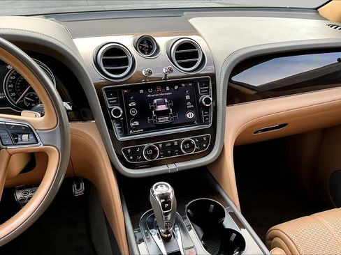Used 2017 Bentley Bentayga AWD/4WD image 7