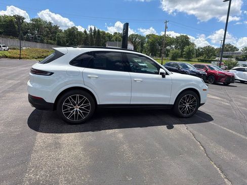 Used 2024 Porsche Cayenne AWD/4WD image 20