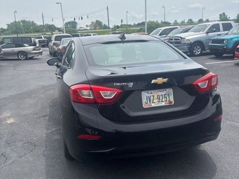 Used 2018 Chevrolet Cruze LS FWD image 9