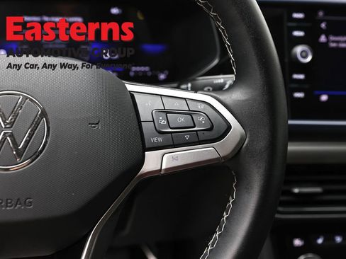 Used 2024 Volkswagen Taos SE image 16