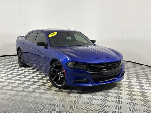 Used 2021 Dodge Charger SXT w/ Blacktop Package RWD image 2