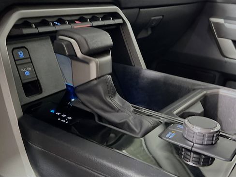 Used 2022 Toyota Tundra SR5 w/ Convenience Package image 23