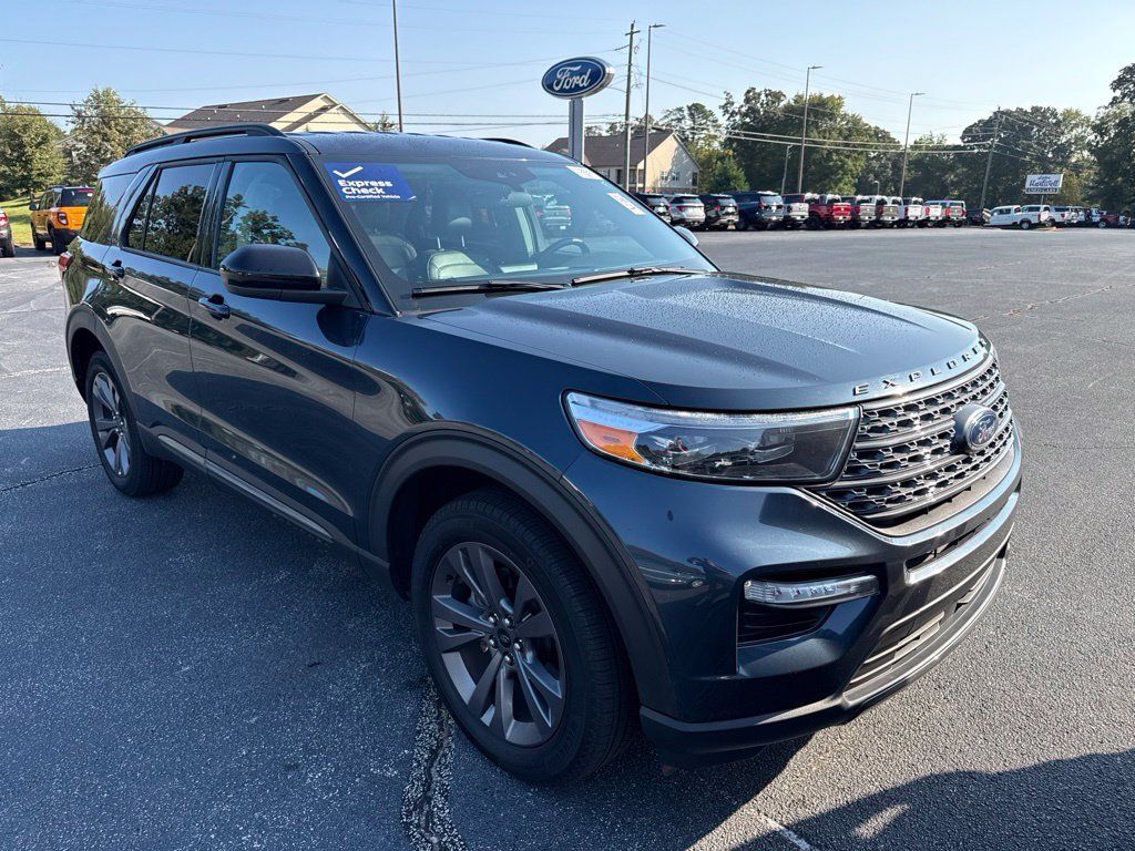 Used 2024 Ford Explorer XLT w/ Equipment Group 202A AWD/4WD image 1