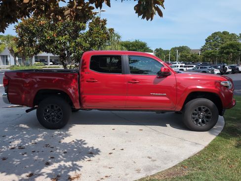 Certified 2023 Toyota Tacoma SR5 AWD/4WD image 11