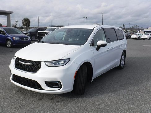 Used 2023 Chrysler Pacifica Touring-L image 25