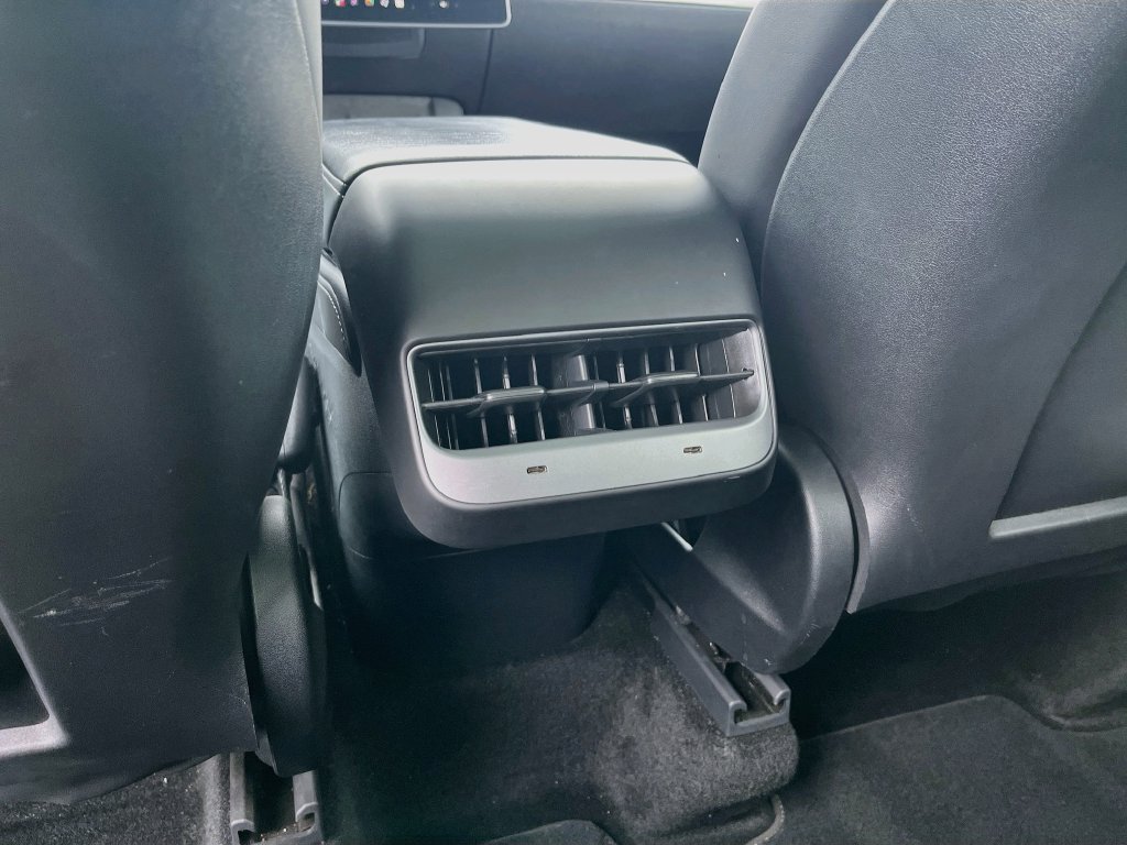 Used 2024 Tesla Model Y Long Range RWD image 33