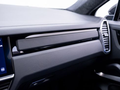 Certified 2022 Porsche Cayenne Turbo GT AWD/4WD image 28