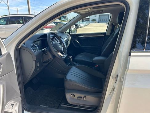 Used 2022 Volkswagen Tiguan SE FWD image 15