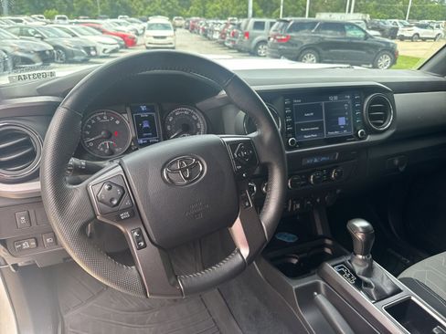 Used 2023 Toyota Tacoma TRD Sport w/ Technology Package AWD/4WD image 16