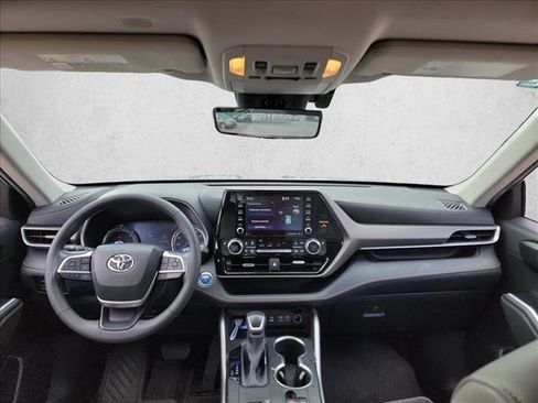 Used 2022 Toyota Highlander Bronze Edition AWD/4WD image 17