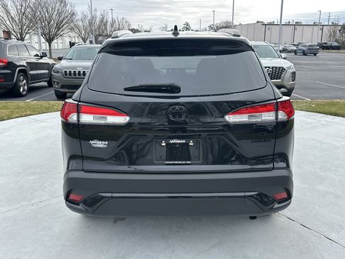 Used 2023 Toyota Corolla Cross SE image 9