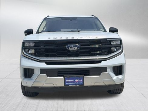 Used 2025 Ford Expedition Max Platinum w/ Driver's Package AWD/4WD image 2