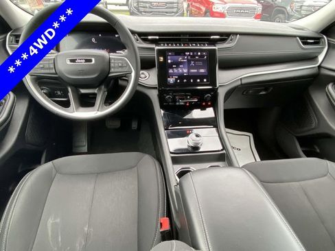 Used 2023 Jeep Grand Cherokee L Laredo image 11