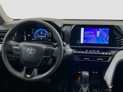 Used 2025 Toyota Camry LE w/ Convenience Package FWD image 18