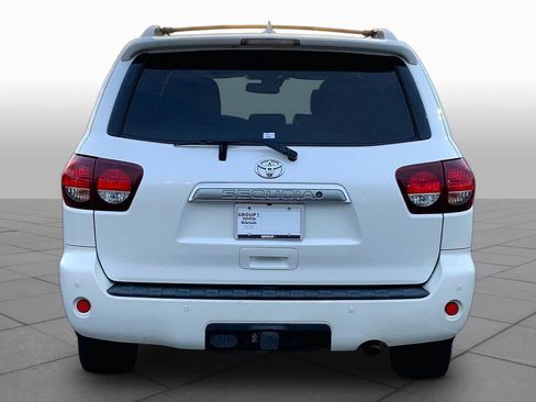 Used 2018 Toyota Sequoia Platinum RWD image 4