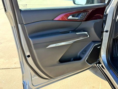 New 2026 Chevrolet Traverse RS FWD image 12