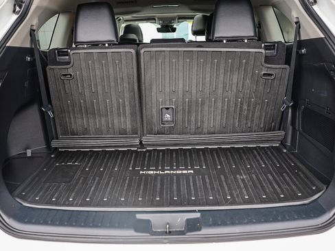 Used 2023 Toyota Highlander XLE FWD image 31
