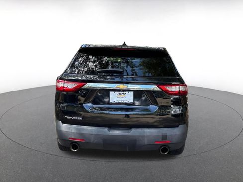 Used 2021 Chevrolet Traverse LS FWD image 6