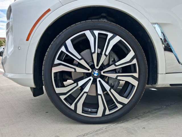 Used 2027 BMW X7 xDrive40i AWD/4WD image 31