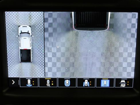 Used 2023 Chevrolet Silverado 2500 High Country w/ Z71 Off-Road Package image 17