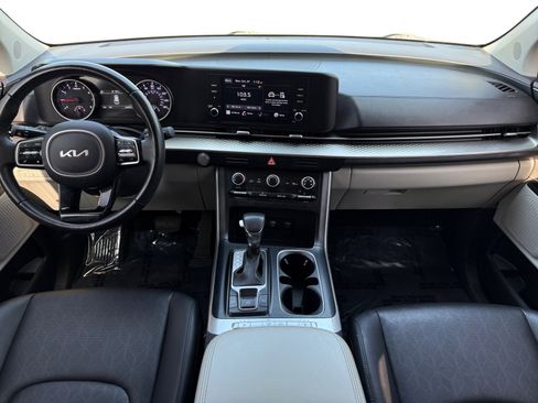 Used 2022 Kia Carnival LX image 9
