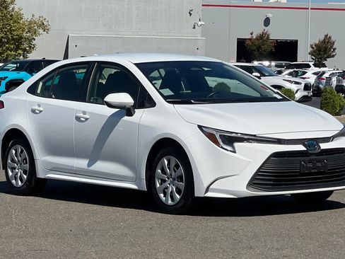 Certified 2023 Toyota Corolla LE FWD image 5