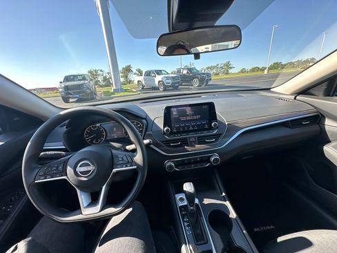 Used 2025 Nissan Altima 2.5 SV AWD/4WD image 43