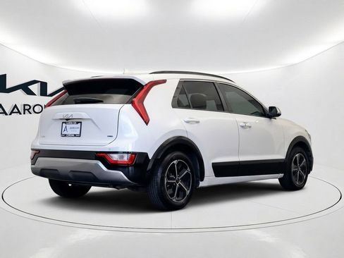 Used 2023 Kia Niro EX FWD image 4