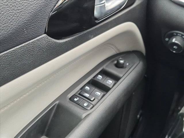 Used 2023 Jeep Compass Limited w/ Sun and Sound Group AWD/4WD image 11