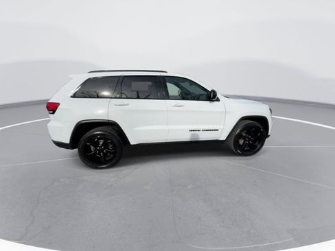 Used 2020 Jeep Grand Cherokee Laredo AWD/4WD image 22