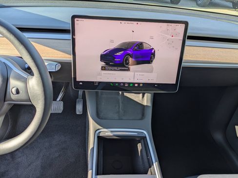 Used 2023 Tesla Model Y Long Range AWD/4WD image 19