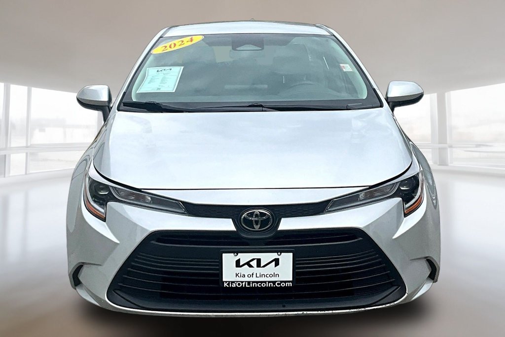 Used 2024 Toyota Corolla LE FWD image 2