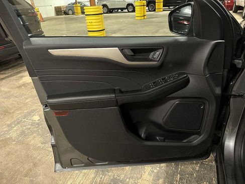 Used 2022 Ford Escape S image 28