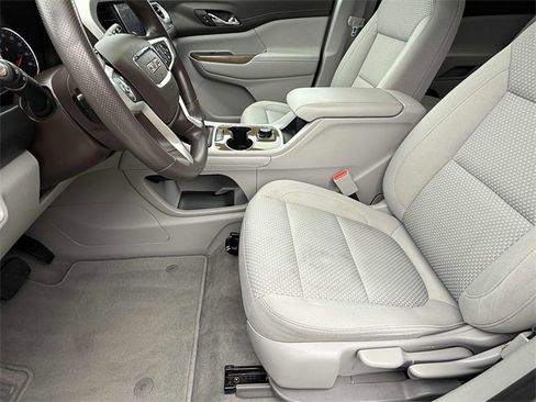 Used 2021 GMC Acadia SLE image 13