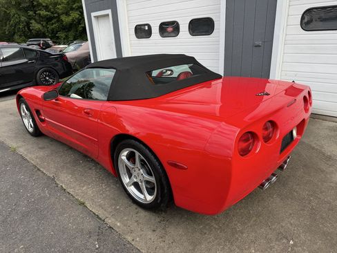 Used 2000 Chevrolet Corvette Convertible w/ Performance Handling Pkg RWD image 9