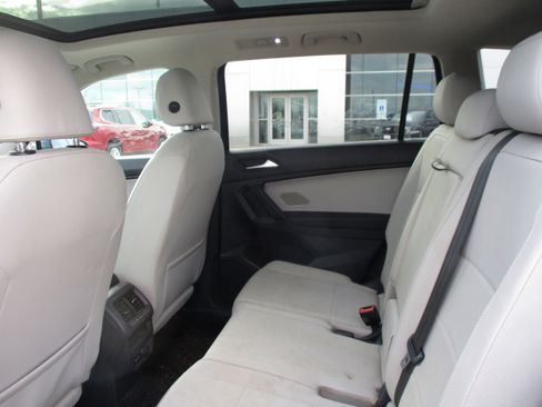 Used 2019 Volkswagen Tiguan SEL w/ 3rd Row Seat Package image 15