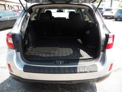 Used 2015 Subaru Outback 2.5i Limited AWD/4WD image 9