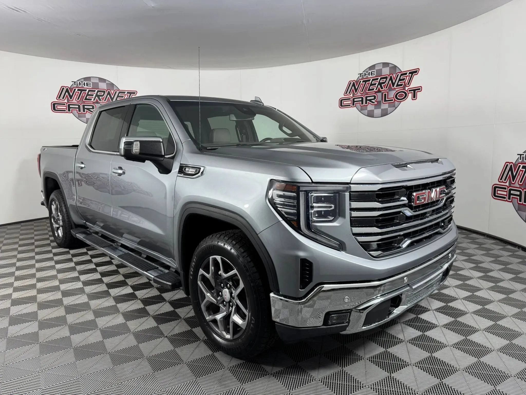 Used 2023 GMC Sierra 1500 SLT w/ SLT Premium Package AWD/4WD image 9