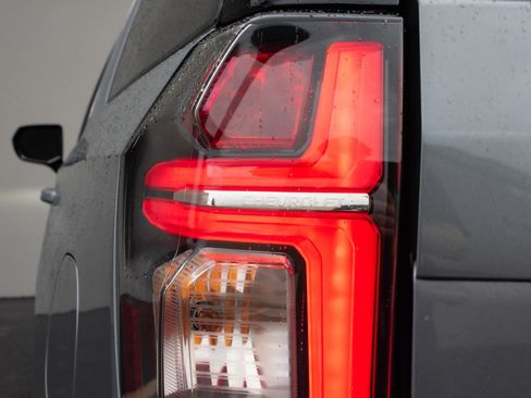 Used 2021 Chevrolet Suburban LT image 35